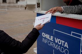 Chileans receive draft text of new constitution